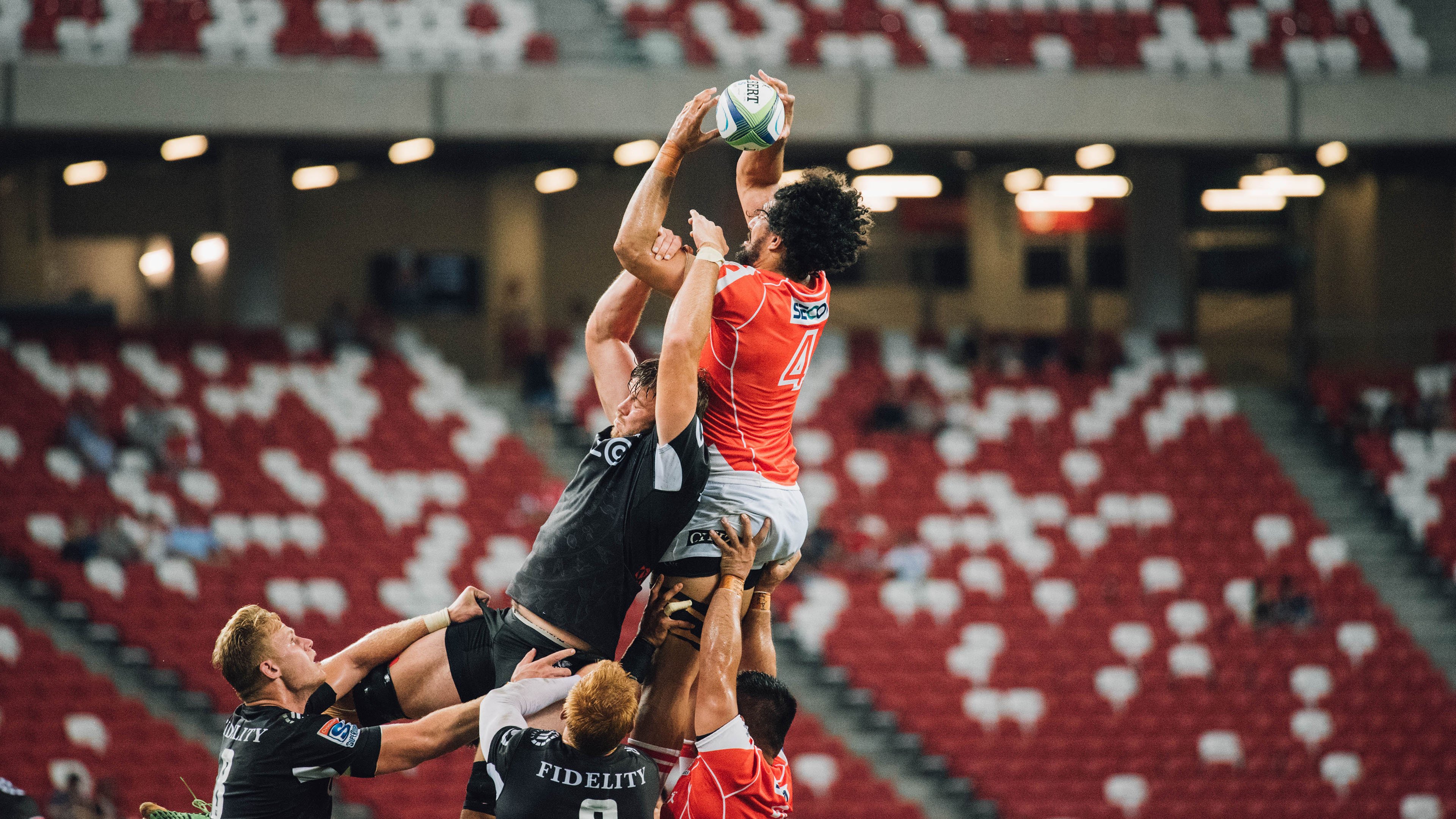 潘展乐破亚洲纪录夺冠，中国游泳新星闪耀世界赛场