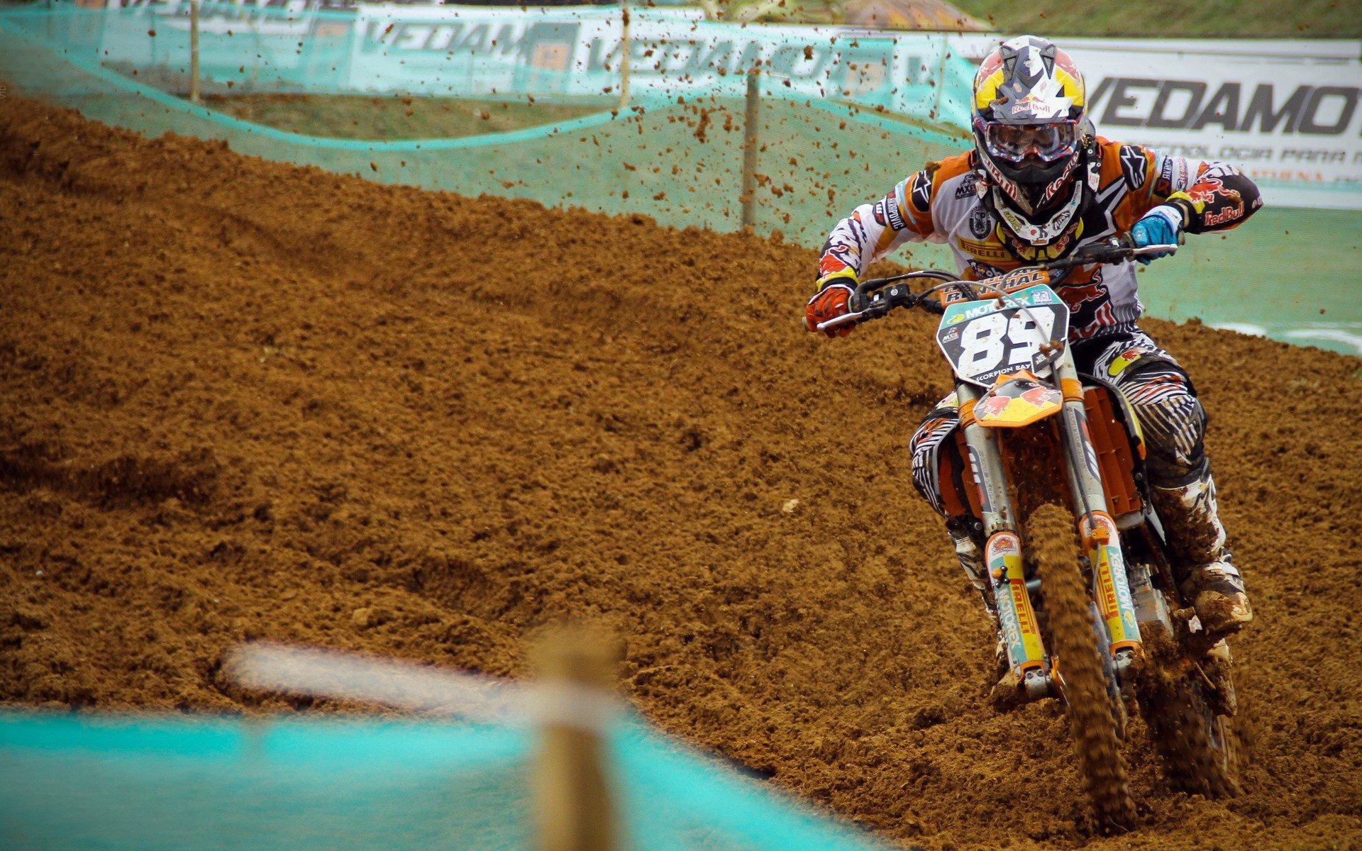 UFC 300重磅对决敲定，轻量级冠军战领衔，多位传奇选手回归