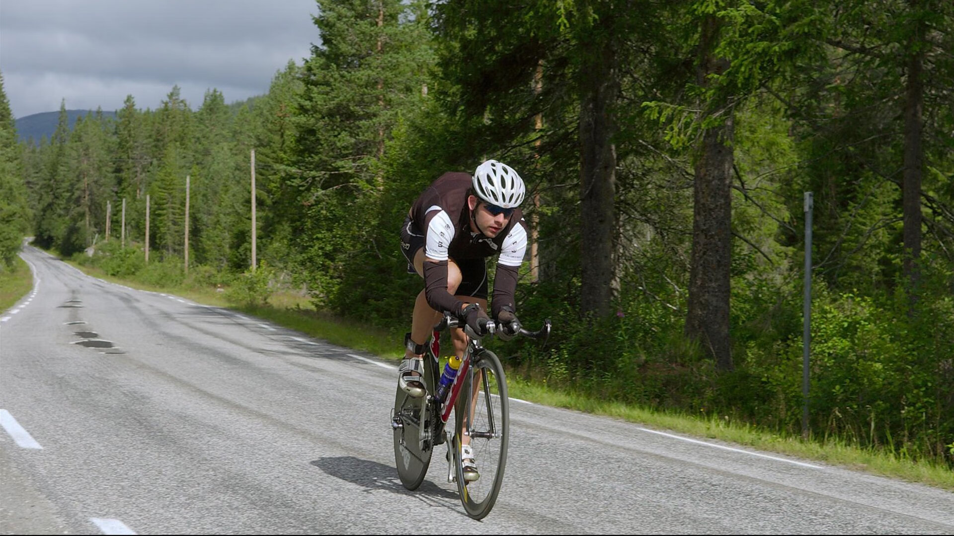混合泳新星闪耀全国锦标赛,破纪录表现引爆泳坛热潮